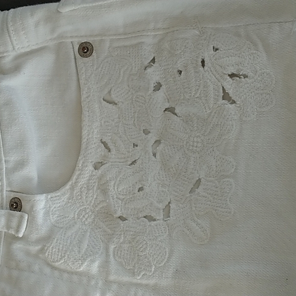 American Eagle "Hi-Rise Shortie" Denim White Lace Jean Shorts Sz 00 - Picture 10 of 11